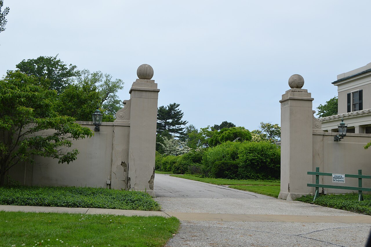 Bratenahl, Ohio: gateway to the Gwinn Estate on Lakeshore Boulevard