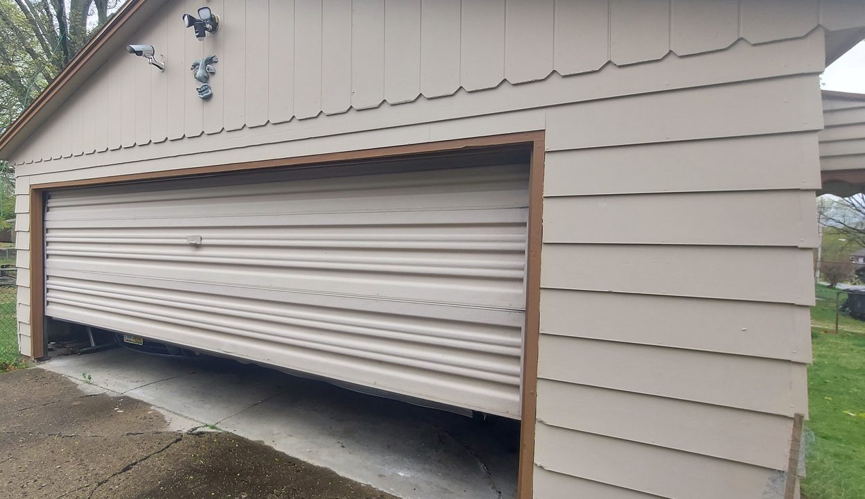 Damaged garage door before repair, photo 3