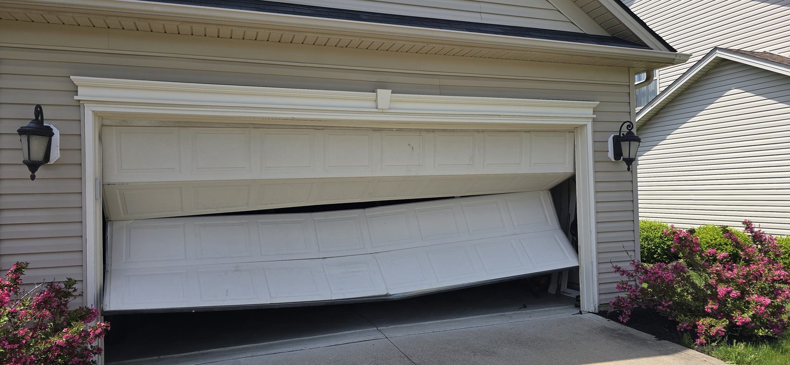 Damaged garage door before repair, photo 2