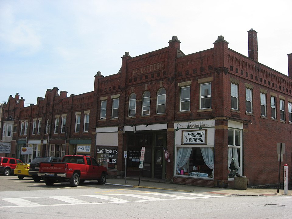 Mantua, Ohio: brick buildings in the Mantua Station Commercial District