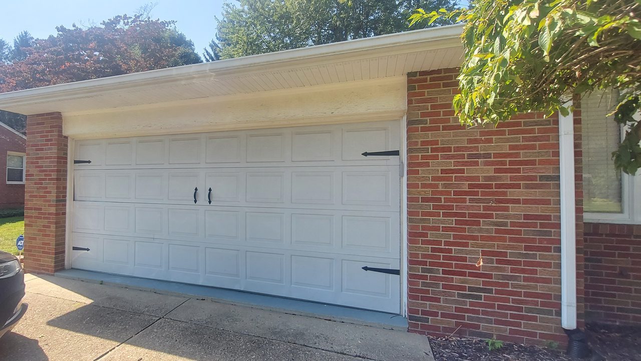 Residential garage door on a Proactive Garage Door Repair job, photo 2