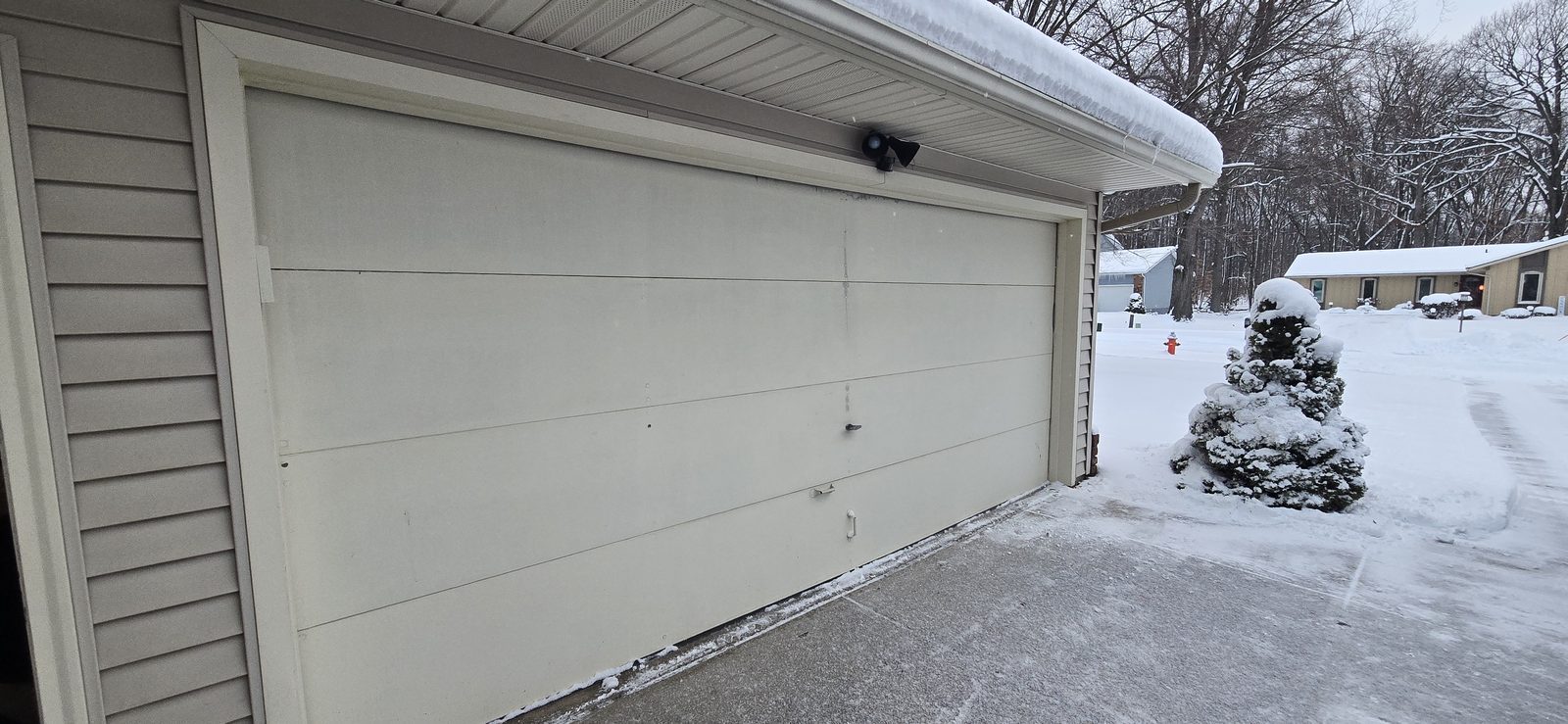Residential garage door on a Proactive Garage Door Repair job, photo 2