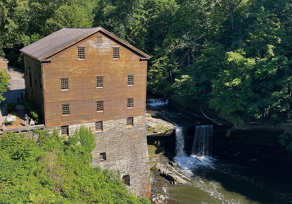 Youngstown, Ohio: Lanterman's Mill and Falls in Mill Creek Park