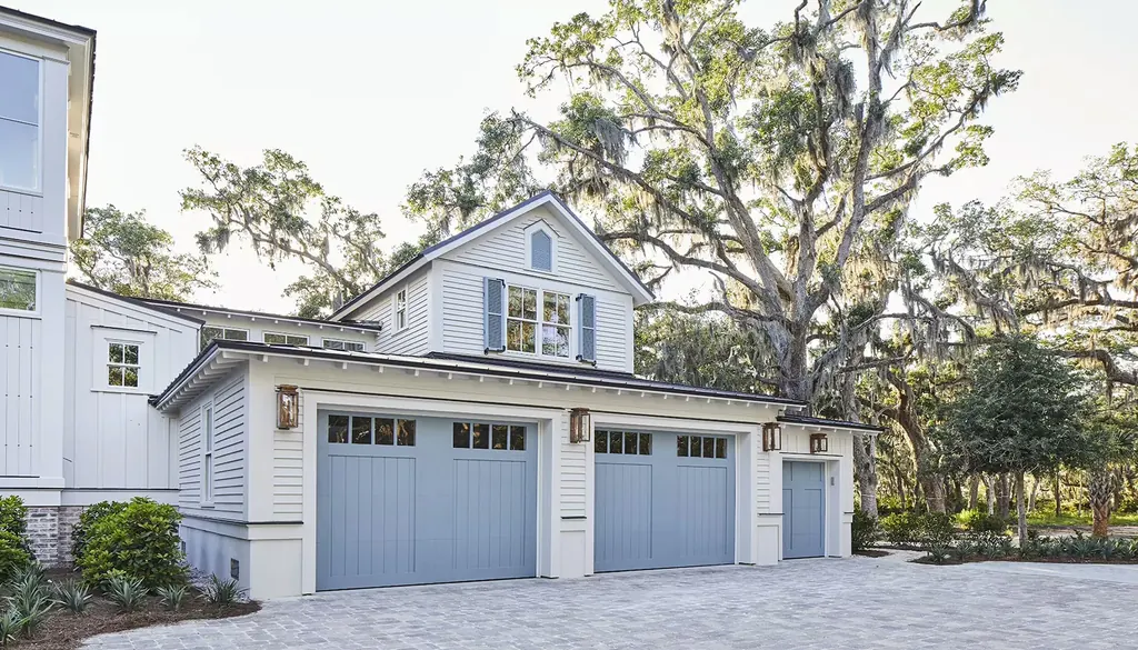 Clopay Canyon Ridge Carriage House (5-Layer) garage door, example 5
