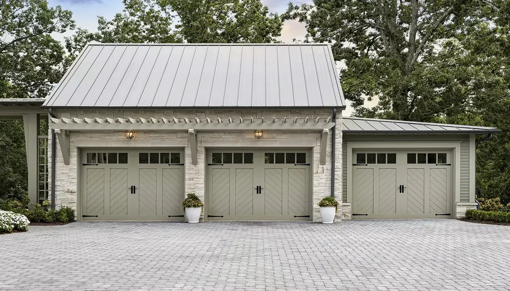 Clopay Canyon Ridge Chevron garage door, example 2